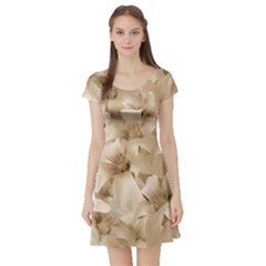 Elegant Floral Pattern In Light Beige Tones Short Sleeved Skater Dress