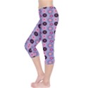 Cute Floral Pattern Capri Leggings  View3