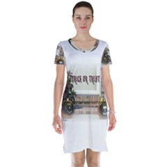 Black Ghoulish Pumpkins In White Matte Short Sleeve Nightdresses