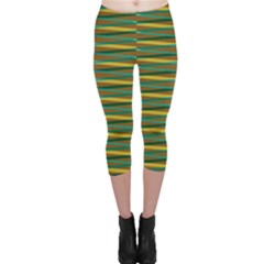 Diagonal Stripes Pattern Capri Leggings