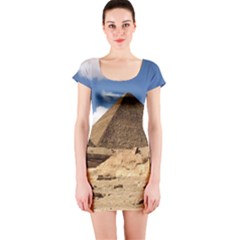 Pyramid Giza Short Sleeve Bodycon Dresses