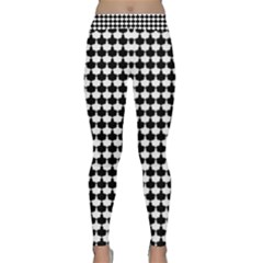 Black And White Scallop Repeat Pattern Yoga Leggings