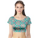 Pink honeycombs flowers pattern  Short Sleeve Crop Top View1