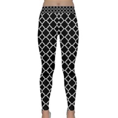 Black White Quatrefoil Classic Pattern Yoga Leggings by Zandiepants