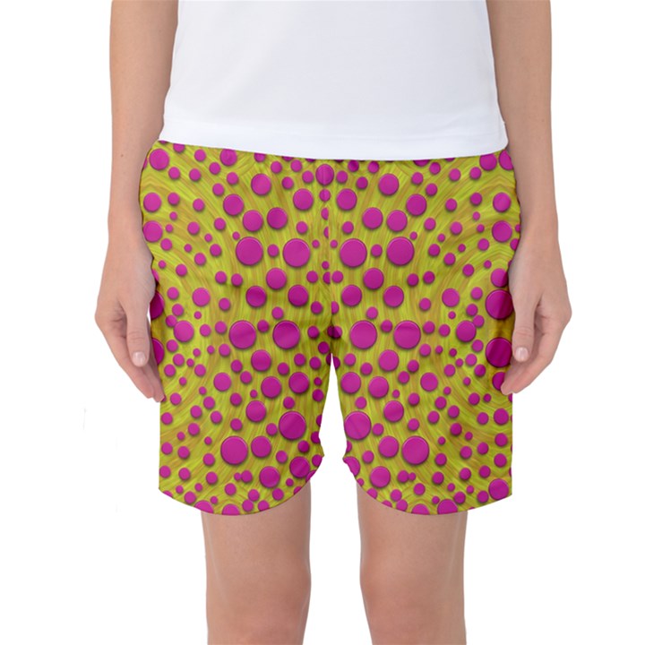 Fantasy Feathers And Polka Dots Women s Basketball Shorts