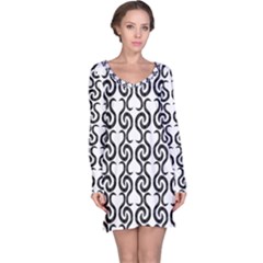 White And Black Elegant Pattern Long Sleeve Nightdress