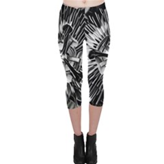 Black And White Passion Flower Passiflora  Capri Leggings 