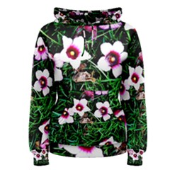 Pink Flowers Over A Green Grass Women s Pullover Hoodie