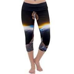 Door Breakthrough Door Sunburst Capri Yoga Leggings