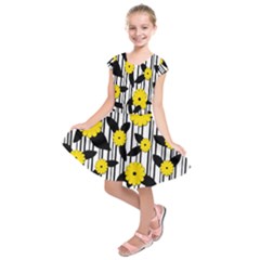 Yellow Floral Pattern Kids  Short Sleeve Dress