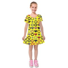 Heart Circle Star Seamless Pattern Kids  Short Sleeve Velvet Dress by Amaryn4rt