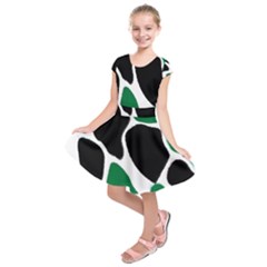 Green Black Digital Pattern Art Kids  Short Sleeve Dress by Nexatart