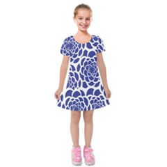 Blue And White Flower Background Kids  Short Sleeve Velvet Dress by Nexatart