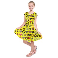 Heart Circle Star Kids  Short Sleeve Dress by Nexatart