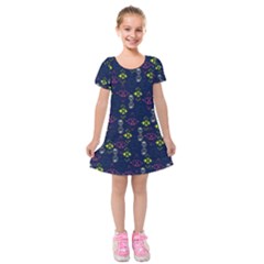 Vintage Unique Pattern Kids  Short Sleeve Velvet Dress by Simbadda