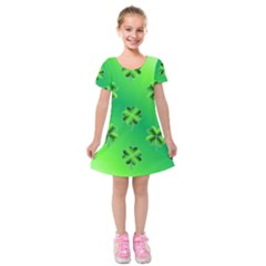 Shamrock Green Pattern Design Kids  Short Sleeve Velvet Dress by Simbadda