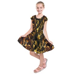 Loral Vintage Pattern Background Kids  Short Sleeve Dress by Simbadda