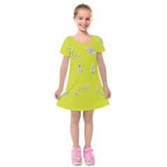 Arrow Line Sign Circle Flat Curve Kids  Short Sleeve Velvet Dress by Amaryn4rt