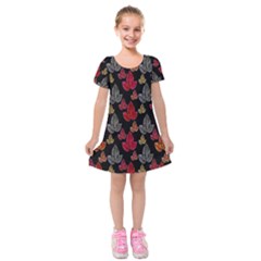 Leaves Pattern Background Kids  Short Sleeve Velvet Dress by Simbadda