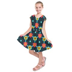 Connected Shapes Pattern      Kids  Short Sleeve Dress by LalyLauraFLM