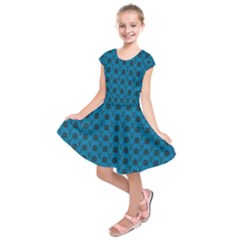 Lion Vs Gazelle Damask In Teal Kids  Short Sleeve Dress