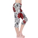 Hand Drawn Red Flowers Pattern Capri Leggings  View4