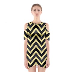 Zigzag Pattern Shoulder Cutout One Piece by Valentinaart