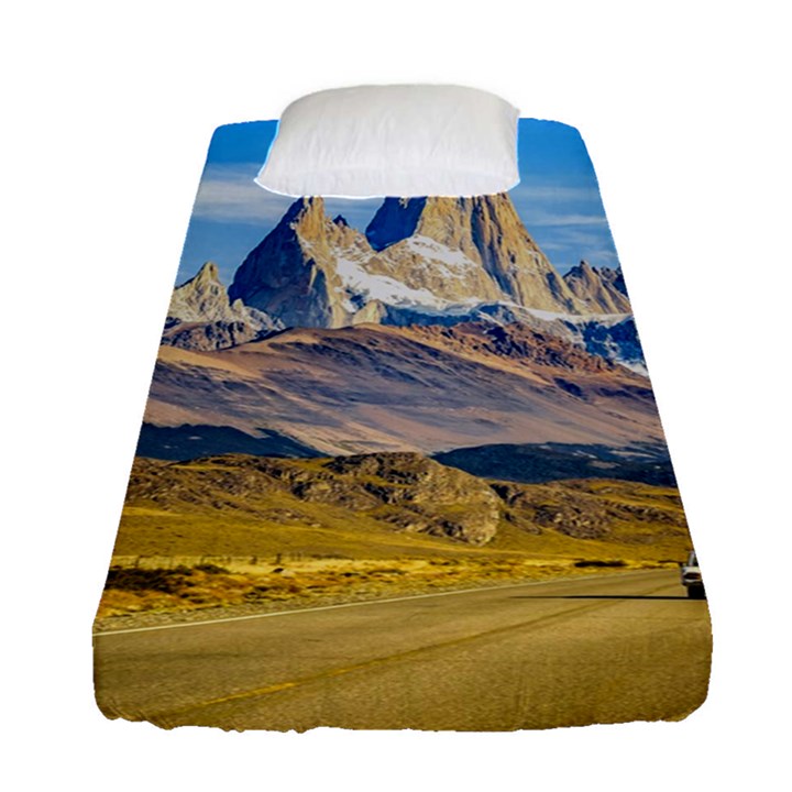 Snowy Andes Mountains, El Chalten, Argentina Fitted Sheet (Single Size)