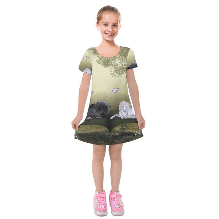 Wonderful Whte Unicorn With Black Horse Kids  Short Sleeve Velvet Dress