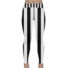 Black And White Stripes Classic Yoga Leggings by designworld65