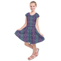 Retro Vintage Bleeding Hearts Pattern Kids  Short Sleeve Dress by pepitasart