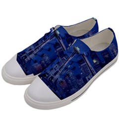 Space Needle Seattle Washington Men s Low Top Canvas Sneakers by Nexatart