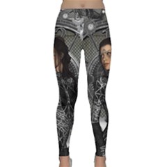 Steampunk, Steampunk Lady, Clocks And Gears In Silver Classic Yoga Leggings by FantasyWorld7