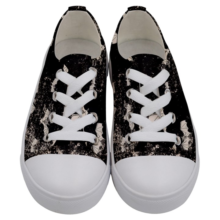 Vintage Halloween Bat pattern Kids  Low Top Canvas Sneakers