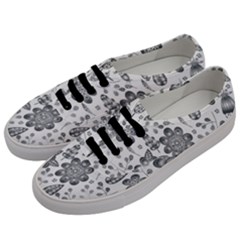 Grayscale Floral Heart Background Men s Classic Low Top Sneakers