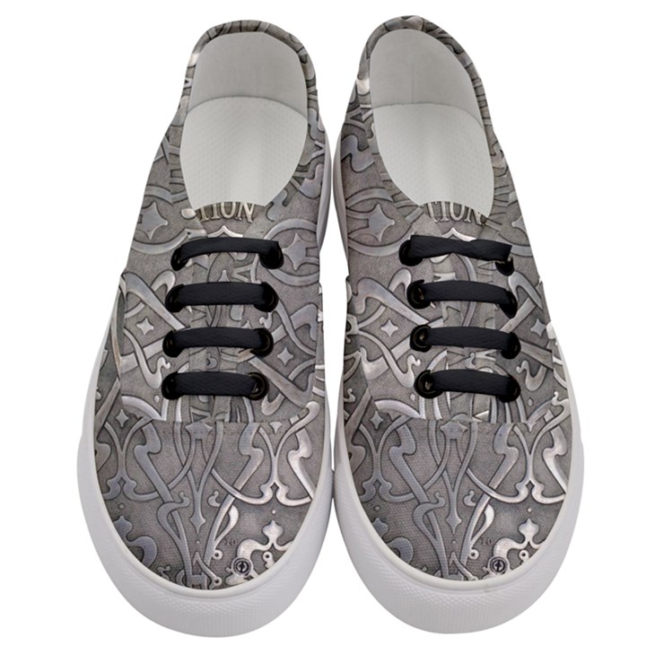 Art nouveau silver Women s Classic Low Top Sneakers