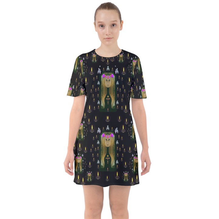 Queen In The Darkest Of Nights Sixties Short Sleeve Mini Dress