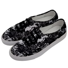 Graffiti Men s Classic Low Top Sneakers by ValentinaDesign