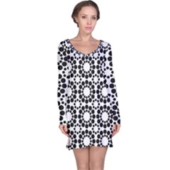 Black White Pattern Seamless Monochrome Long Sleeve Nightdress by Celenk