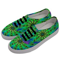 Green Psychedelic Starburst Fractal Men s Classic Low Top Sneakers