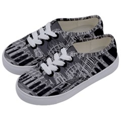 Architecture Parliament Landmark Kids  Classic Low Top Sneakers