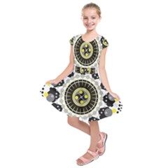 Mandala Geometric Design Pattern Kids  Short Sleeve Dress by Celenk