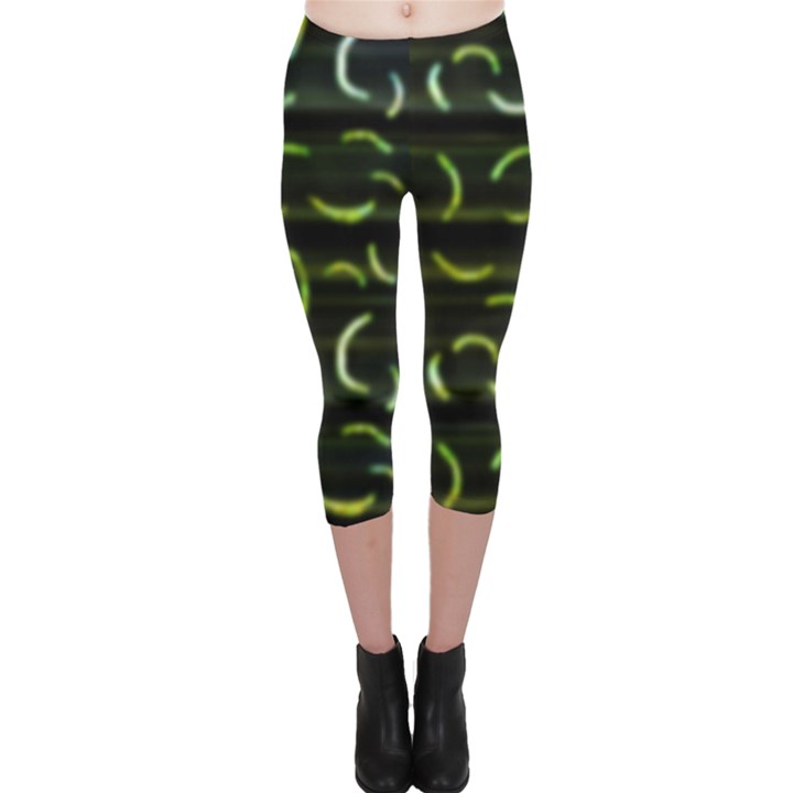 Abstract Dark Blur Texture Capri Leggings 