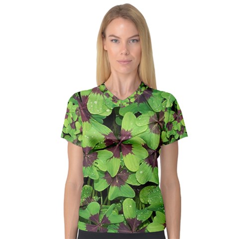 Luck Klee Lucky Clover Vierblattrig V-neck Sport Mesh Tee by Celenk