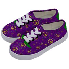 Peace Be With Us In Love And Understanding Kids  Classic Low Top Sneakers by pepitasart