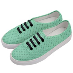 Pink Flowers Green Women s Classic Low Top Sneakers