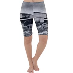 Omaha Airfield Airplain Hangar Cropped Leggings 