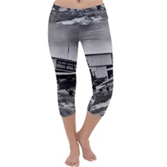 Omaha Airfield Airplain Hangar Capri Yoga Leggings