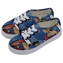 Java Indonesia Girl Headpiece Kids  Classic Low Top Sneakers