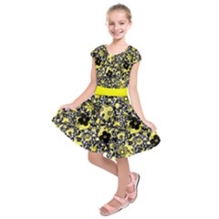 Black & White Classic Floral Print Kids  Short Sleeve Dress by PattyVilleDesigns